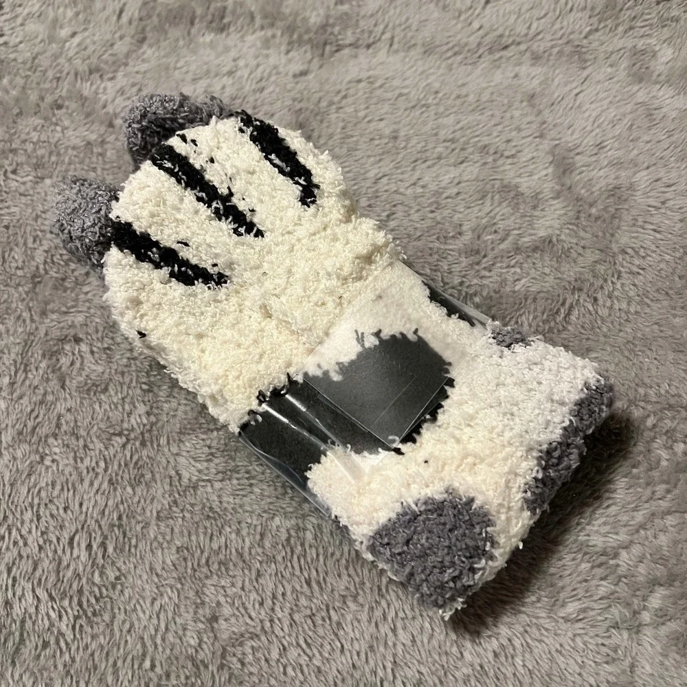 Mei Hao Socks Soft Polyester Women OneSize White/Gray Cat & Pom Balls Kawaii NEW
